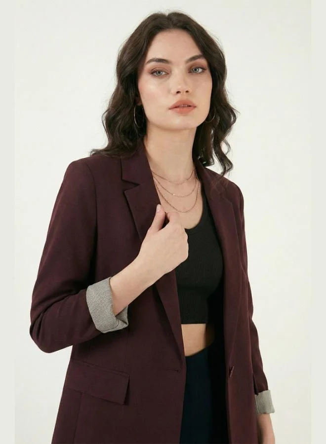 ليلا جاكيت نسائي ليلا بقصة عادية بياقة مزدوجة الصدر مبطن بنقوش